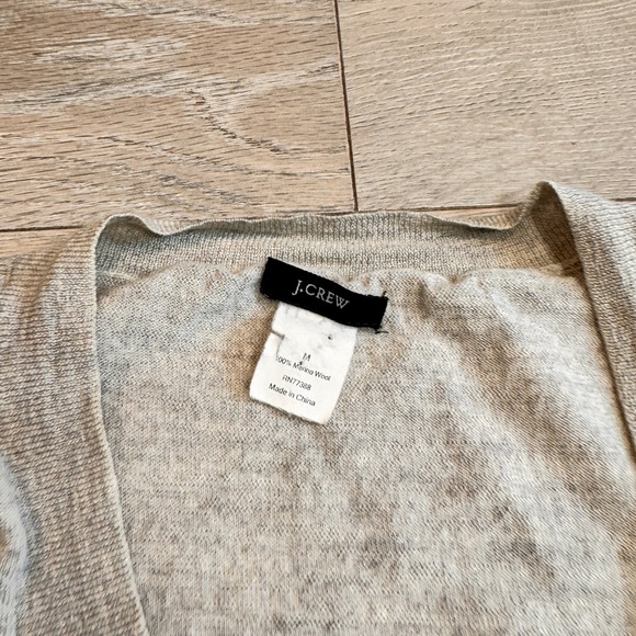 J. Crew V-Neck Sweater Womens Medium 100% Merino Wool Heathered Gray Flaw - Picture 3 of 6
